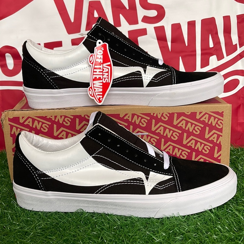 Vans WMNS Old Skool
(Warp) Black/True White
VN0A4U3B21N
 sneakers